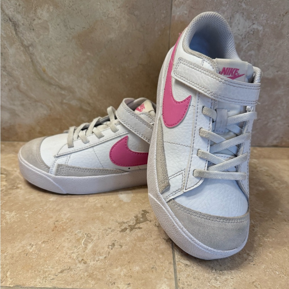 EUC Nike Blazer Low Pink Kids size 2